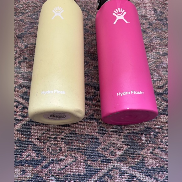 TWO‎ 40oz HYDROFLASKS - Picture 4 of 5